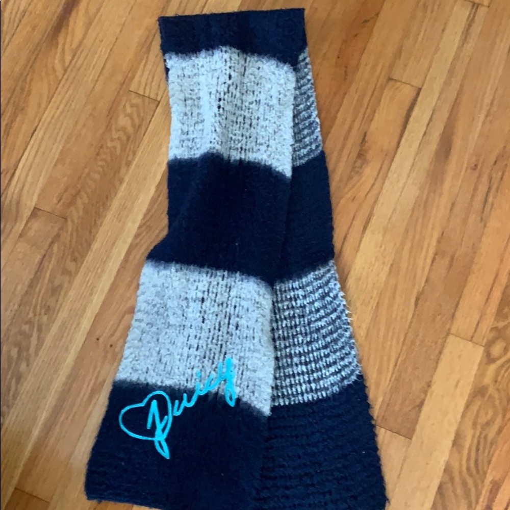 Juicy couture scarf